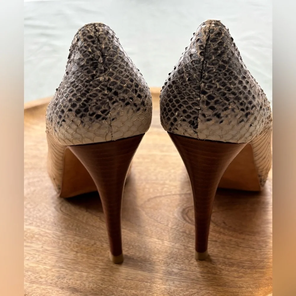 Stuart Weitzman Snakeskin Reptile Patterned Heels in Cream and Gray 7.5